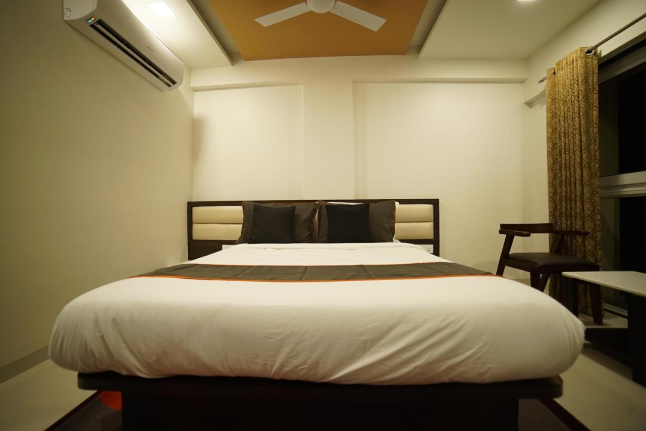 Hotel Vaccinated Staff - Collection O 41226 Ramji'S Residency Gole Colony Nashik Exterior foto