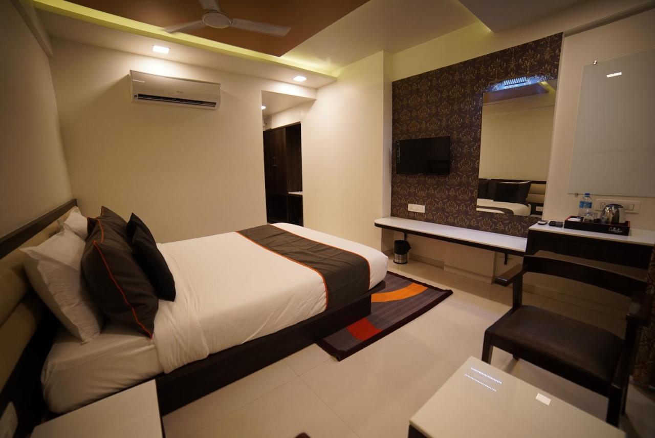 Hotel Vaccinated Staff - Collection O 41226 Ramji'S Residency Gole Colony Nashik Exterior foto